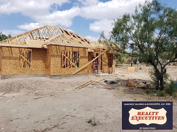 2nd image of 811 Venesa Dr