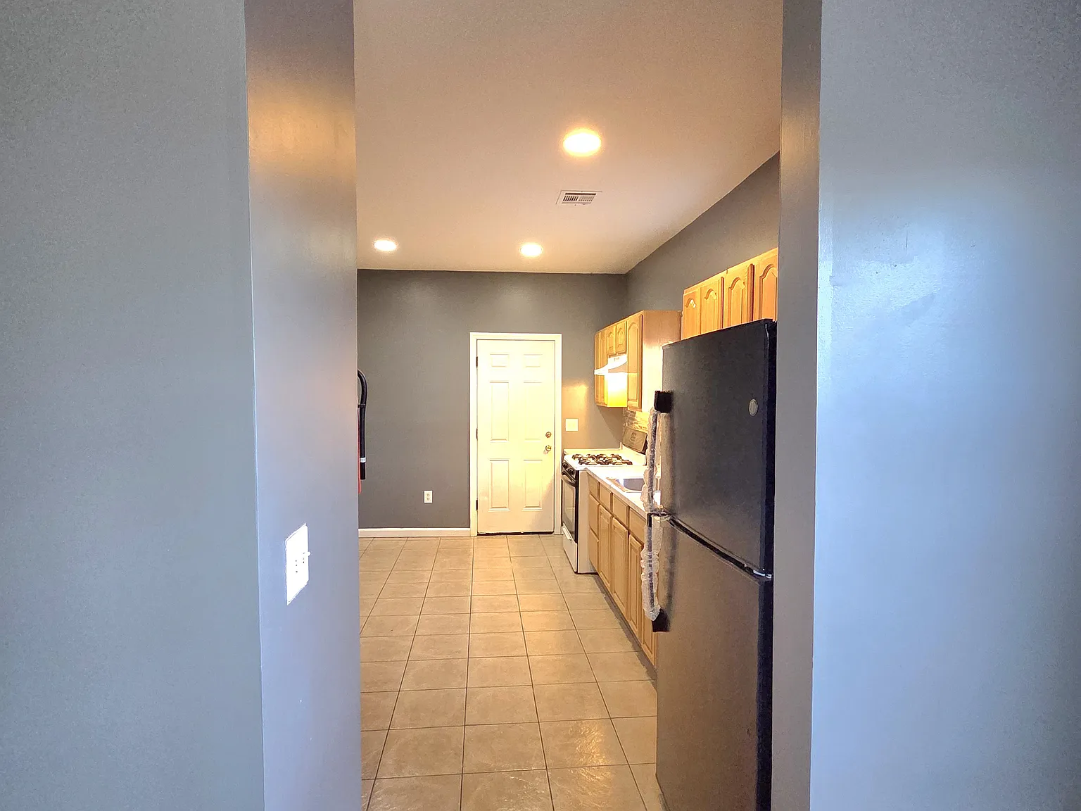 3 bed, $2,200 — Photo 3