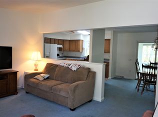 18 Heather Brook Rd, Uncasville, CT 06382