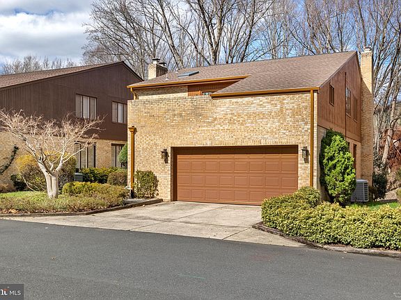 3rd image of 3714 Oak Hill Way