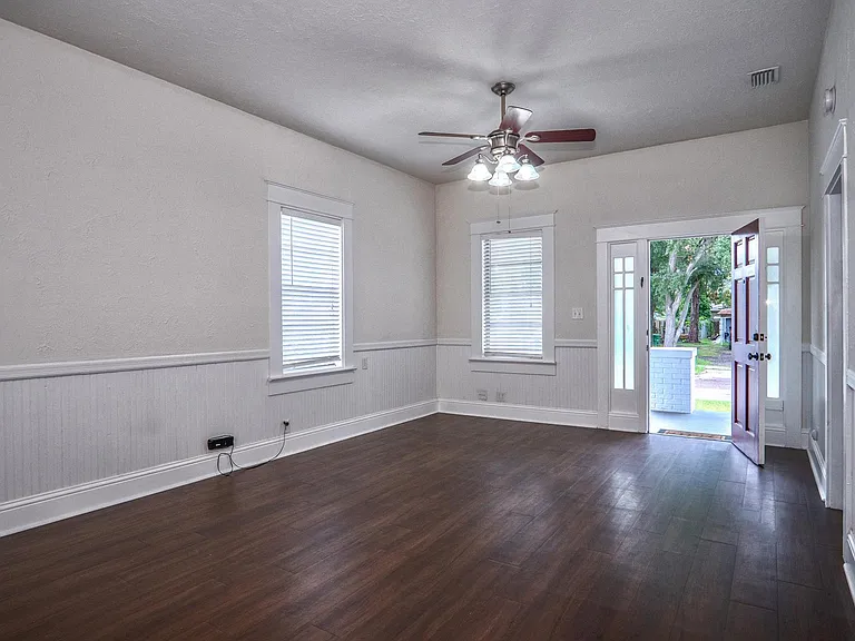 2413 Marconi St — Photo 6