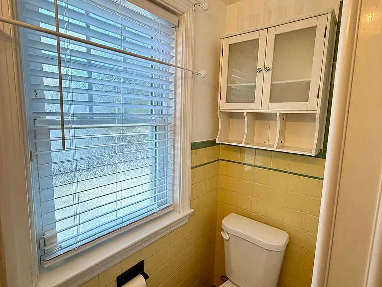 844 E Madison St — Photo 23