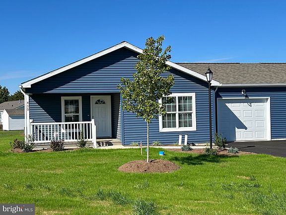 2nd image of 410 Eastwood Ln