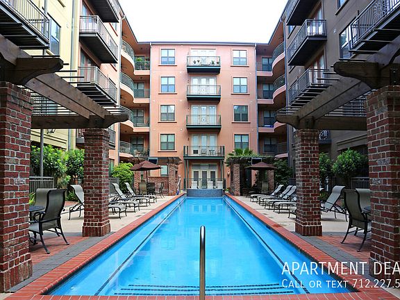3rd image of 2328 Steel St #1077