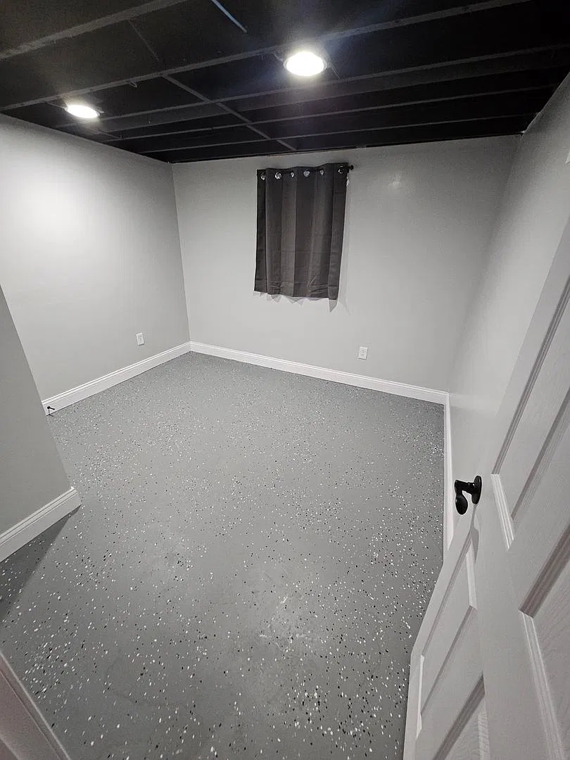 Fully Remodeled - 4 Bed 1 Bath Plus Detached Building And A Carport — Photo 3