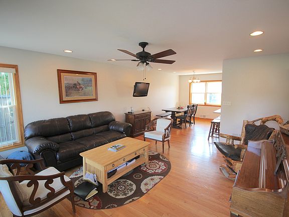 2nd image of 49 Cranbrook Dr
