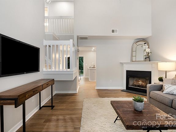 4th image of 10231 Reindeer Way Ln