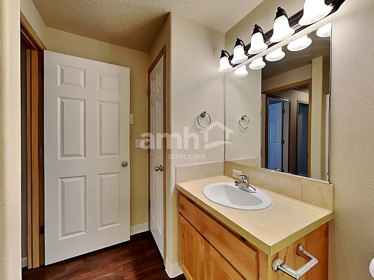 2144 E 3rd St — Photo 16