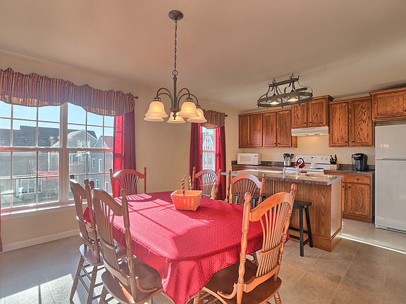 2nd image of 305 Sagamore Hl