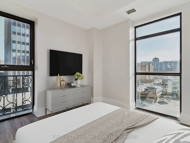 118 King St E #618 — Photo 7