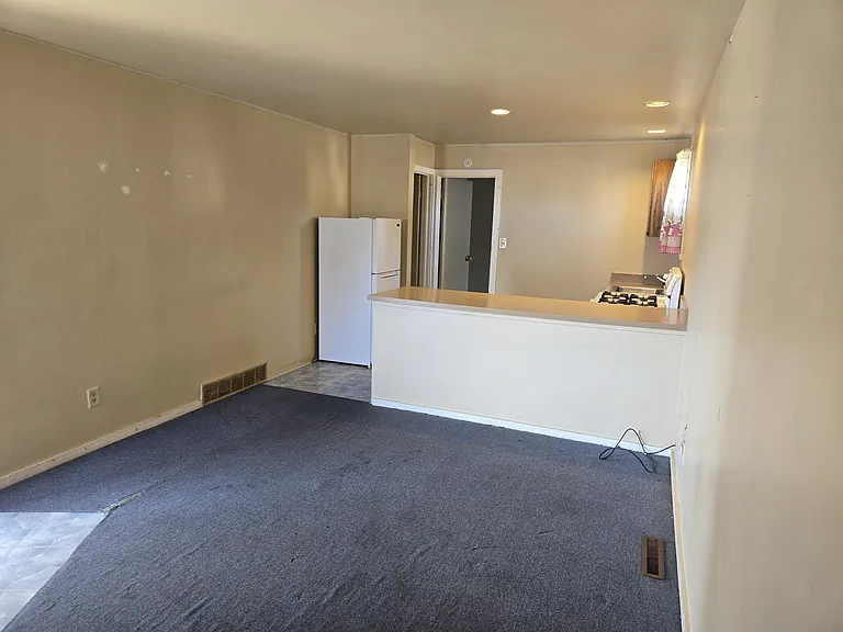 150 Forest Ave — Photo 2
