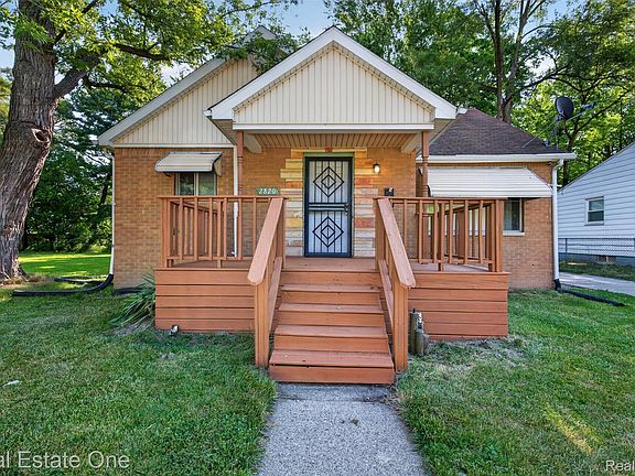 2nd image of 2820 Winona St