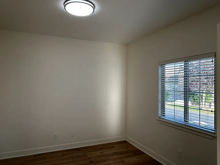 607 E Wyngate Pointe Ln — Photo 21