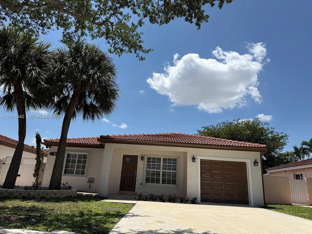 Building Photo - 9130 NW 193rd St #0