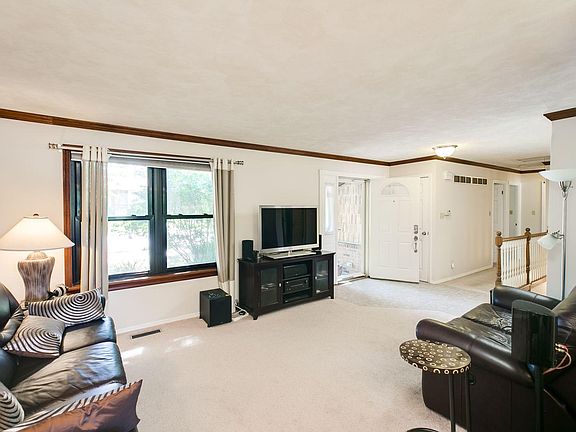 5th image of 2711 Sky Hill Ct