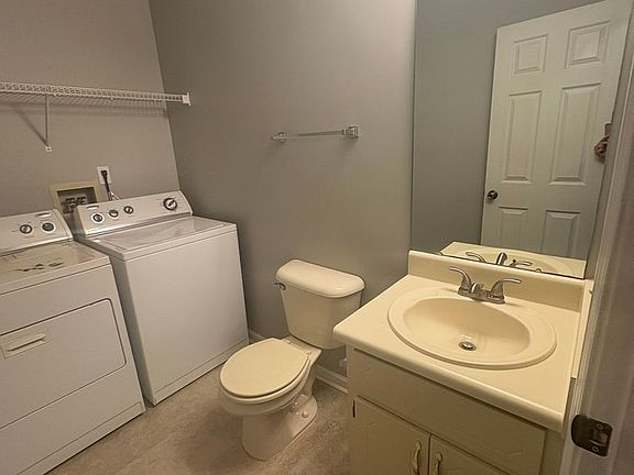 5th image of 100 Pineridge Dr