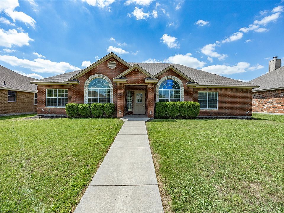 1st image of 208 Red Wolf Ln
