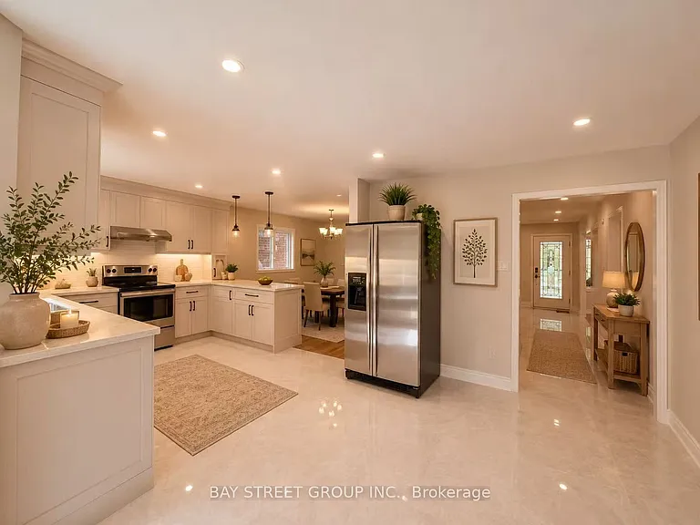 1054 Chateau Ct — Photo 10