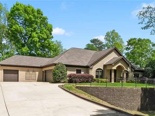 16033 Carmel Bay Dr, Northport, AL 35475