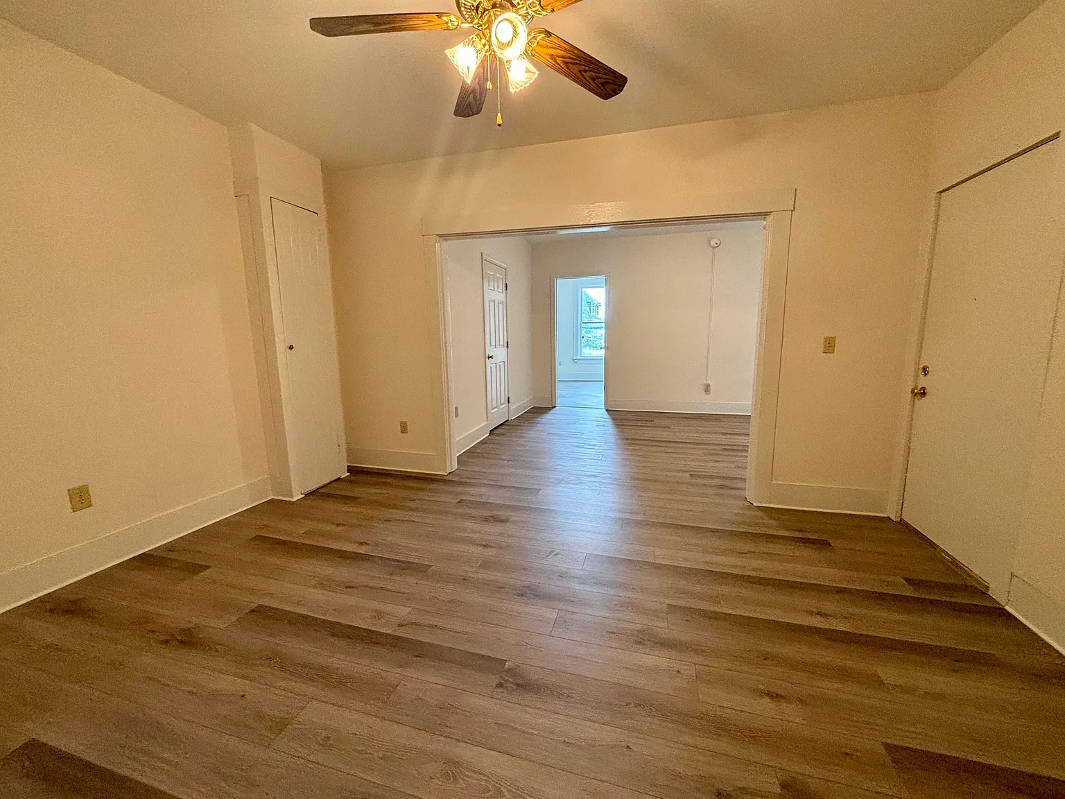 1 bed, 1100 sqft, $1,400 — Photo 2