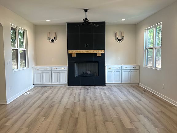 3rd image of 181 Eastbrook Dr