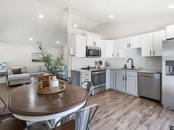 511 Mormon Trl, Lincoln, NE 68521