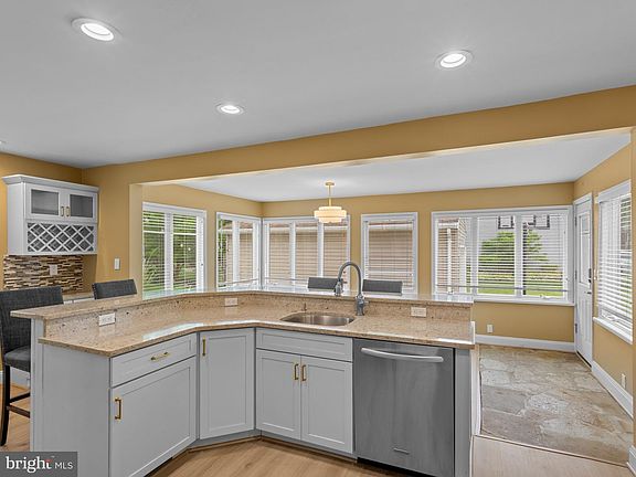 4th image of 2109 Arlonne Dr