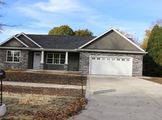 208 High St, Wakarusa, IN 46573