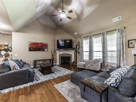 4th image of 2806 Wright Ave