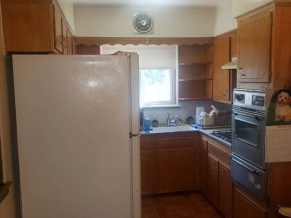 4th image of 828 E 56th St #64
