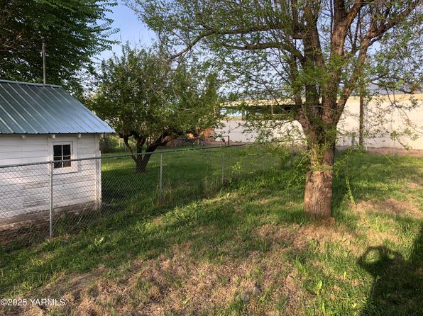 821 Taft St, Tieton, WA 98947