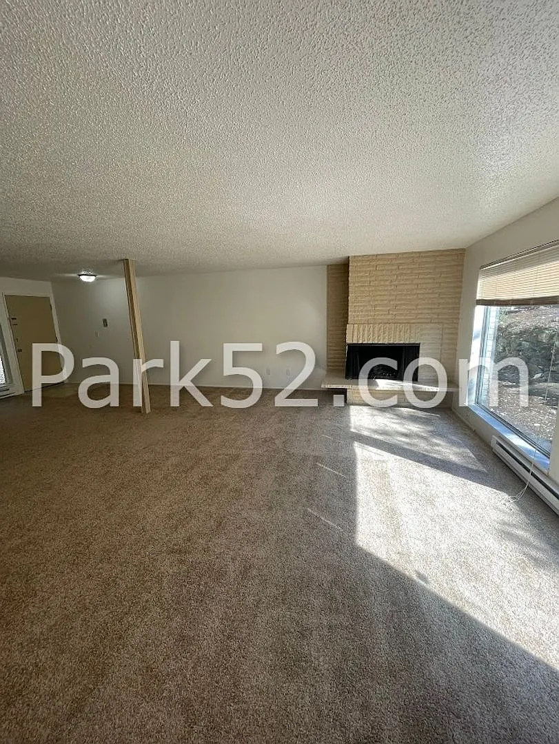 1/2 Off First Full Month! Lower Level 2 Bedroom 1 Bathroom Apartment in Tacoma — Photo 2