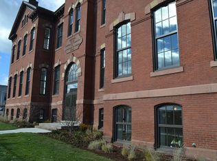 95 Chestnut St, Holyoke, MA 01040