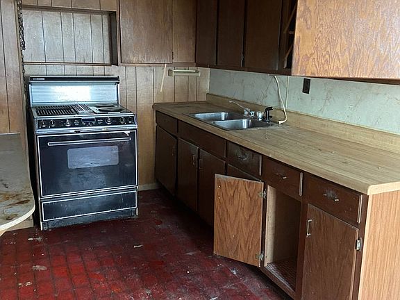 2nd image of 701 W Walnut St