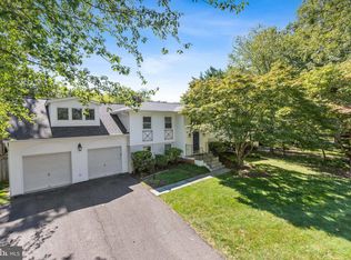 8419 Idylwood Rd, Vienna, VA 22182