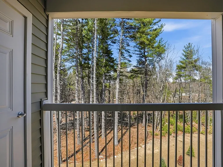 4 Winslow Ln #410 — Photo 33