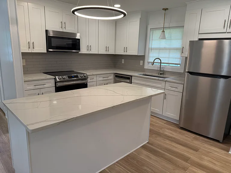 7500 Thorncliff Dr — Photo 4