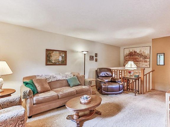 4th image of 5298 Carolyn Ln