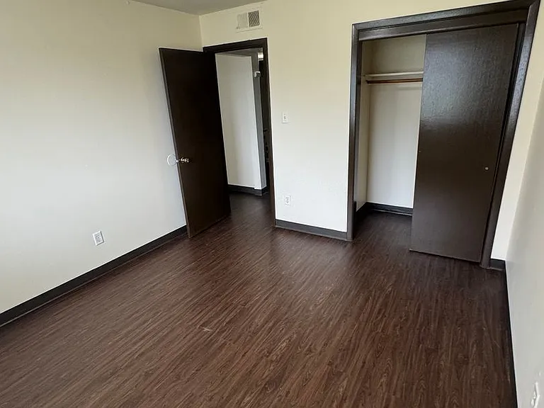 Rocklyn Court Apartments — Photo 24