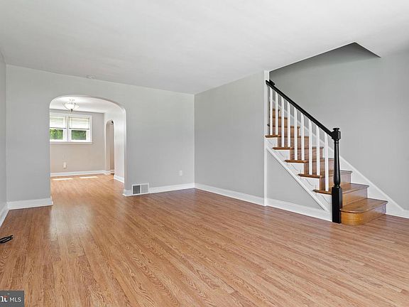 3rd image of 322 Lakeview Dr