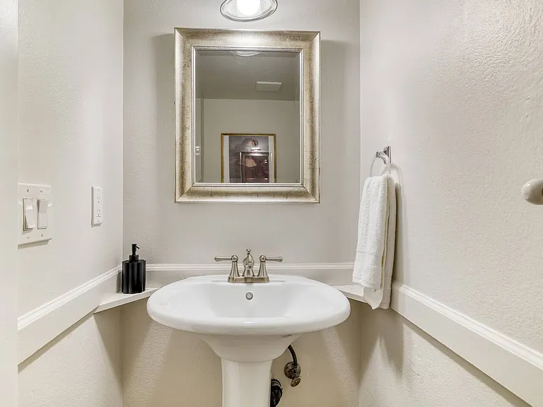 6905 E Osborn Rd #D — Photo 11