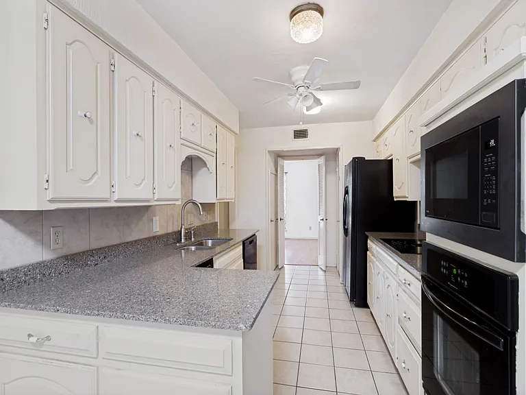 412 Oakmont Ln N #1 — Photo 6