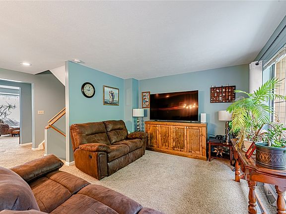 3rd image of 537 Lakewood Dr