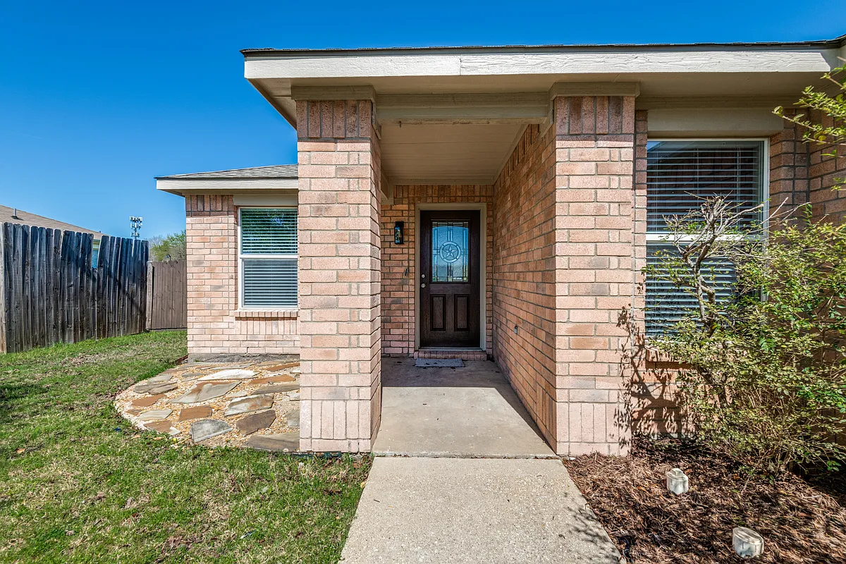 Building Photo - 312 Stanford Dr