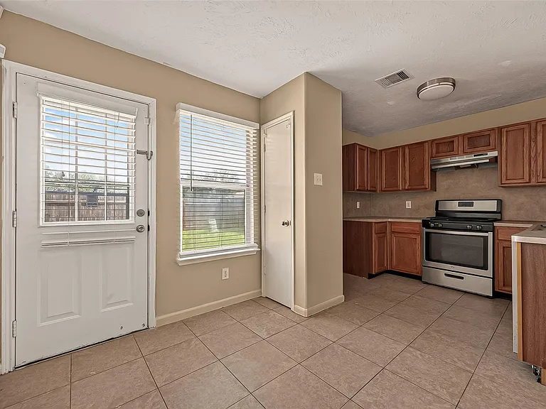 827 Royal George Ln — Photo 12