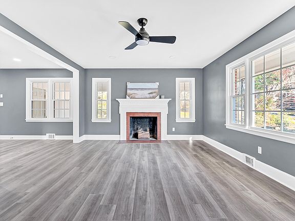 3rd image of 1249 Oakridge Ave