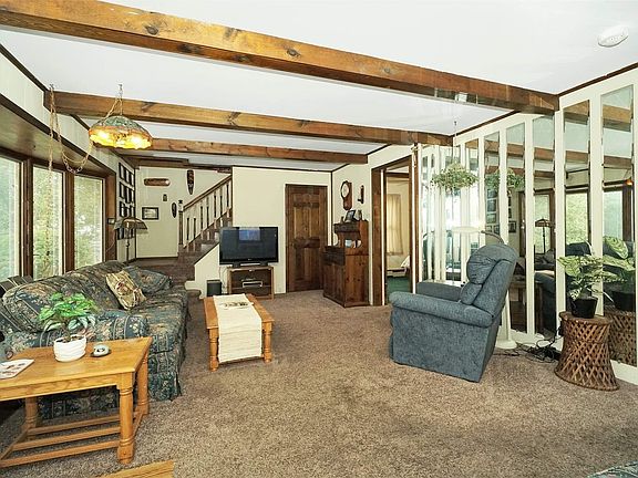 4th image of 65 Bayview Ave