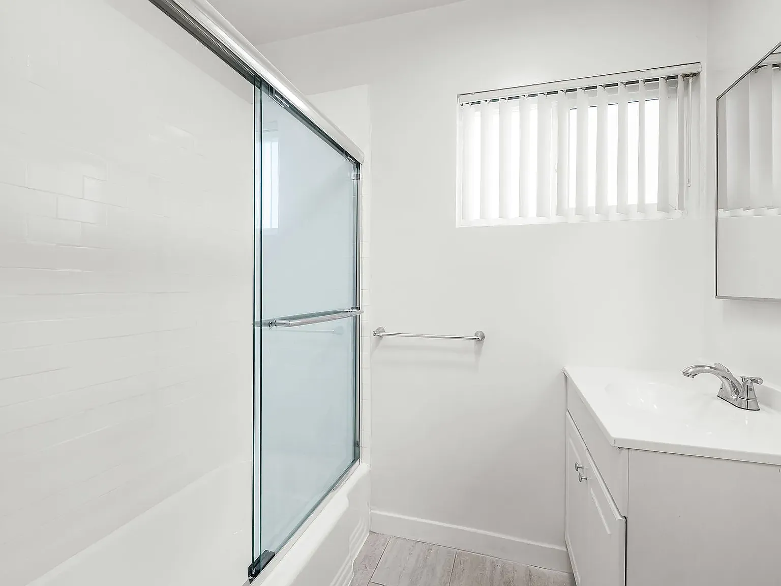 2 bed, 900 sqft, $2,450 — Photo 3