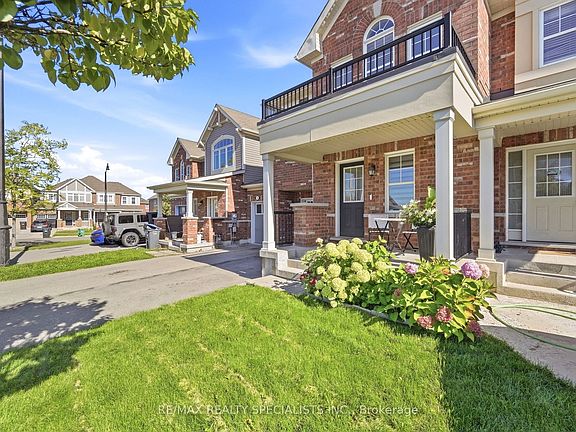 3rd image of 7 Leblanc Cres