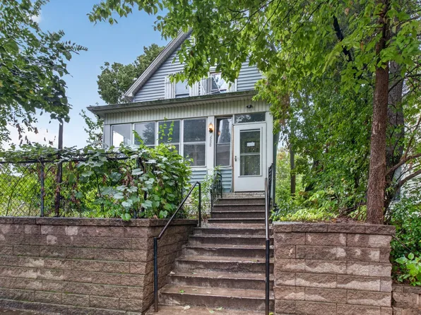 688 Magnolia Ave E, Saint Paul, MN 55106